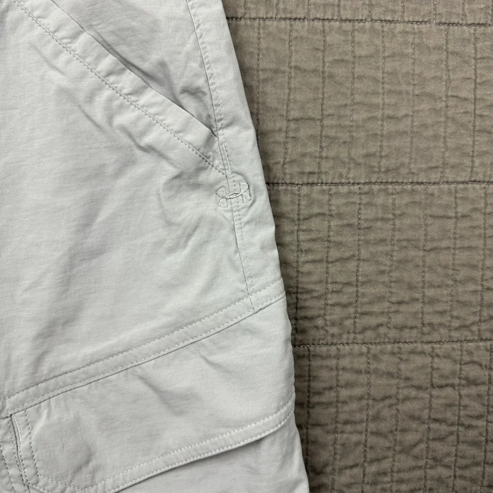 Under Armour HeatGear Mens 34 Cargo Shorts Gray Loose Fit Performance Minimalist